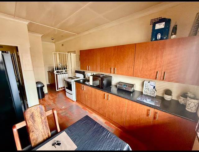 3 BEDROOM HOUSE FOR SALE IN VANDERBIJLPARK CE 2